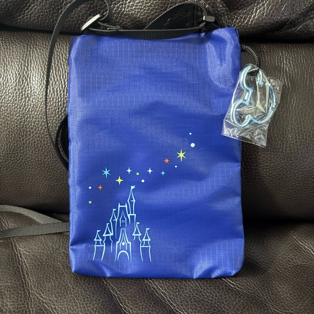Tokyo Disney Resort VacationPackage Exclusive PopcornBucket ,w/Wet Wipes Storage - Picture 13 of 15